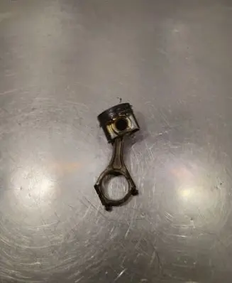 Subaru Forester SH Piston with connecting rod