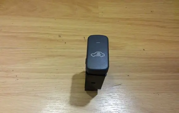 Volvo S40, V40 Alarm switch 30889360