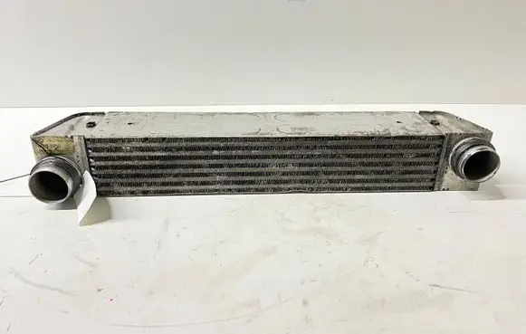 BMW 5 E60 E61 Intercooler radiator 7795823 F6438000