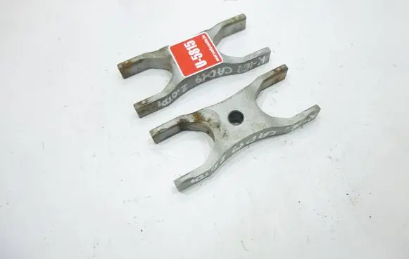 Volkswagen Caddy Fuel Injector clamp holder 04L216A Y110