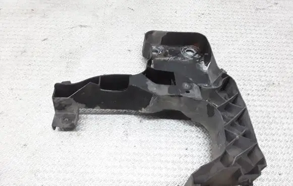 Renault Megane II Front bumper mounting bracket