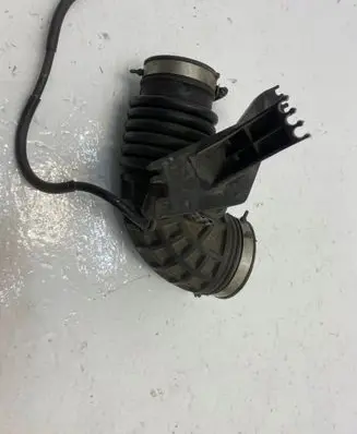 Nissan Navara D40 Intake resonator 