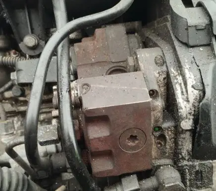 Peugeot 206 Fuel injection high pressure pump 0445010042 9637635980