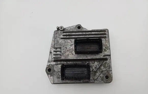 Opel Astra H Engine control unit/module 55561172