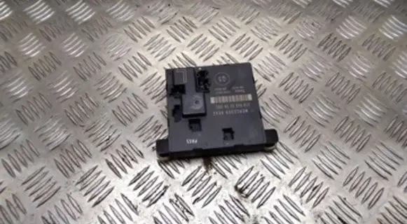 Mercedes-Benz CLS C219 Door control unit/module 2198200226