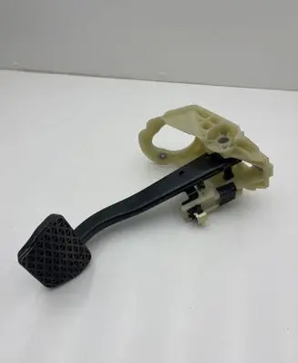 BMW 4 F36 Gran coupe Brake pedal 6860648 060916051