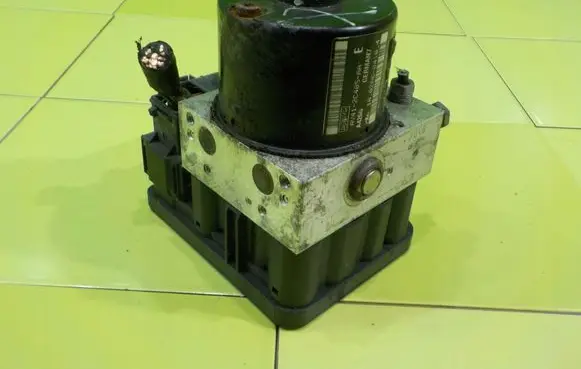Ford Kuga I ABS Pump AV412C405AA