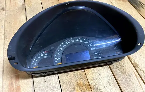 Mercedes-Benz C W203 Speedometer (instrument cluster) A2035403047 2035403047