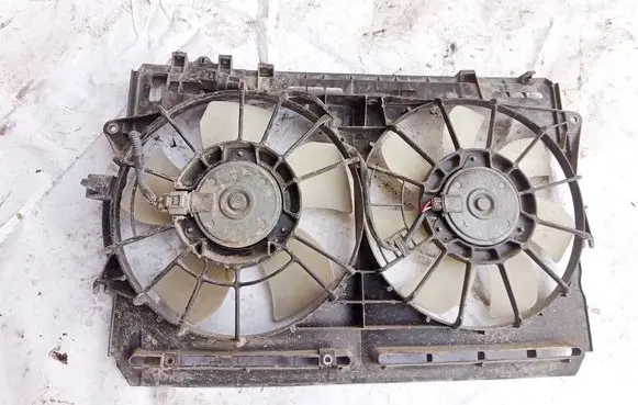 Toyota Avensis T250 Radiator cooling fan shroud 