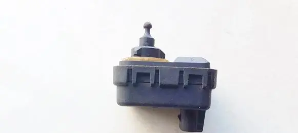 Opel Zafira A Headlight level adjustment motor 