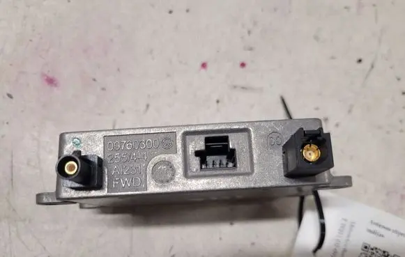 Mercedes-Benz E W211 Aerial antenna amplifier 2118200885