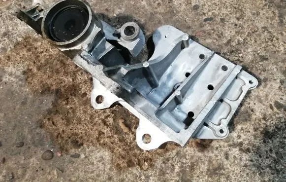 Nissan Qashqai Engine mount bracket
