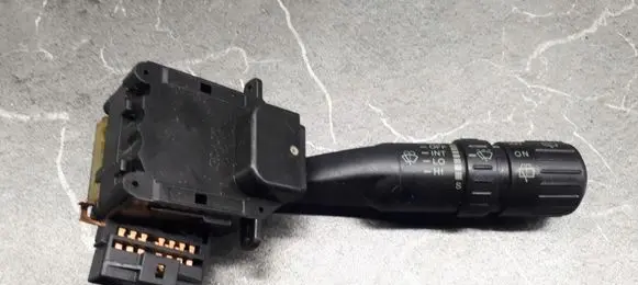 Hyundai Tiburon Fog light switch 3283AA