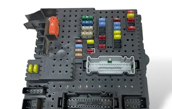 Volvo XC70 Fuse module 30728512 05W182 28017881