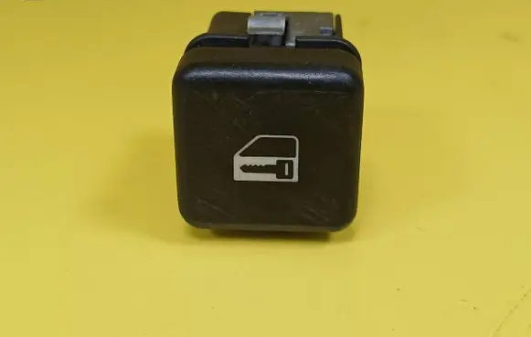 BMW 5 E39 Central locking switch button 8360828