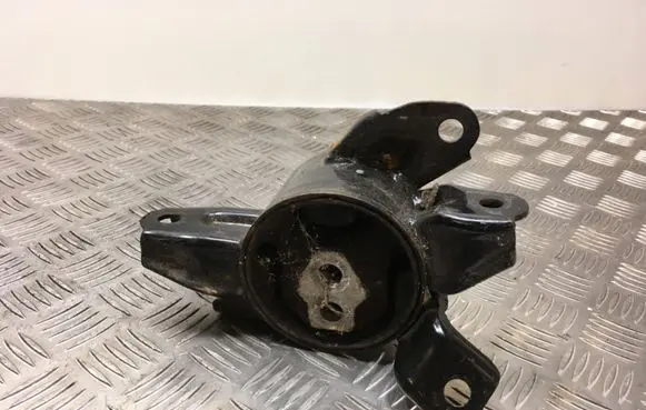 Hyundai i40 Engine mount bracket 1410X2350899