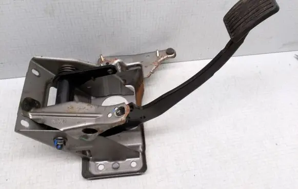Mitsubishi Space Star Brake pedal 60274D1