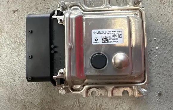Opel Vivaro Adblue control unit 237G00001R 0281032615 237G00049R