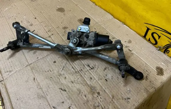 Front wiper linkage and motor