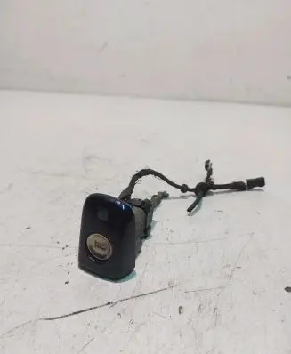 Mercedes-Benz E W210 Front door lock (next to the handle) 