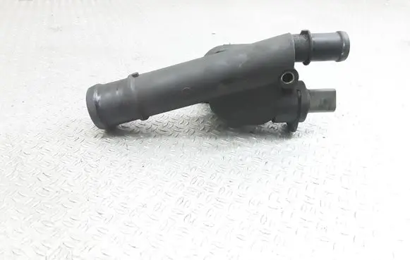 Volkswagen PASSAT B6 Engine coolant pipe/hose 110362