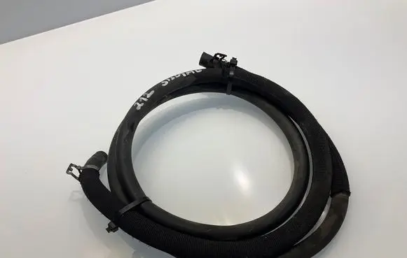 Mercedes-Benz E W212 Engine coolant pipe/hose A2048300996 31715070 2048300996