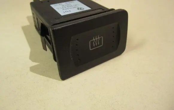 Volkswagen Golf IV Windscreen/window heater switch 1J0959621C