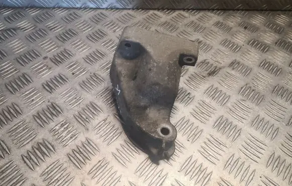 Engine mounting bracket