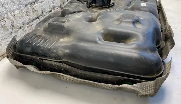 Toyota Sienna XL40 IV Fuel tank 7710008141