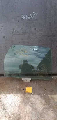 Ford Mondeo MK I Rear door window glass 12112123