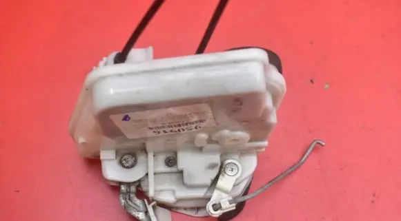 Mazda 6 Front door lock F97G16L2