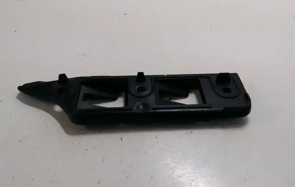 Front bumper mounting bracket