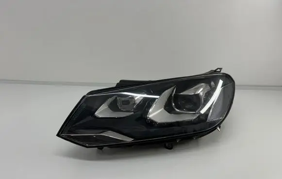 Volkswagen Touareg II Headlight/headlamp 7p2941751