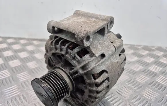 Mercedes-Benz E W212 Generator/alternator A0009067902 212050026 2617417A