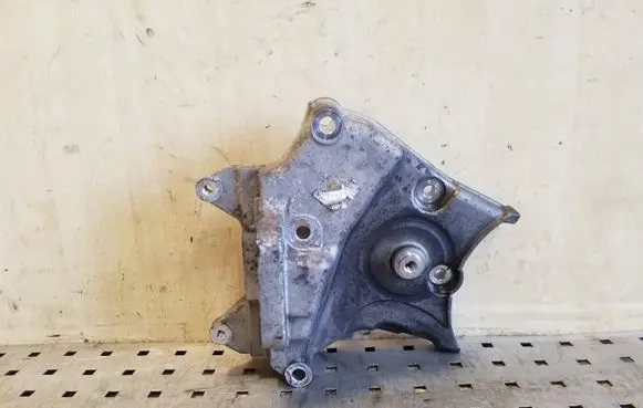 Engine mounting bracket