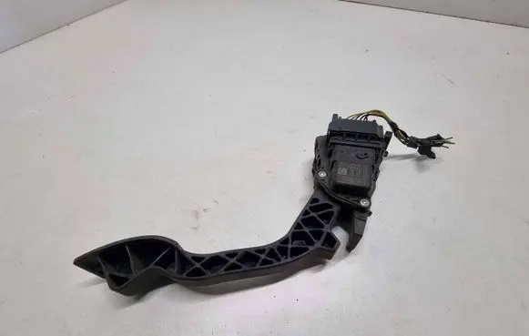 Ford C-MAX I Accelerator throttle pedal 3M519F836AF 6PV00864110