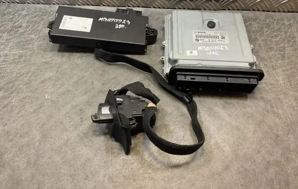 BMW 3 E90 E91 Engine ECU kit and lock set 108625 8512292