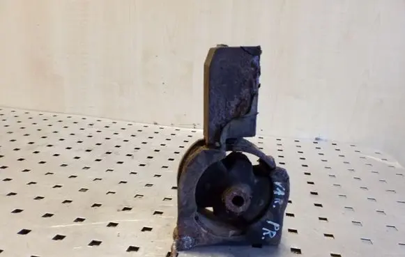 Toyota Corolla E120 E130 Engine mount bracket