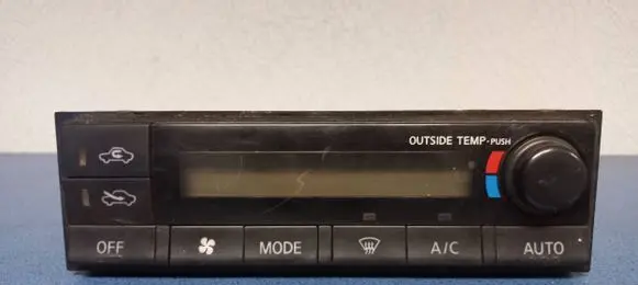 Nissan X-Trail T30 Climate control unit 275008H602