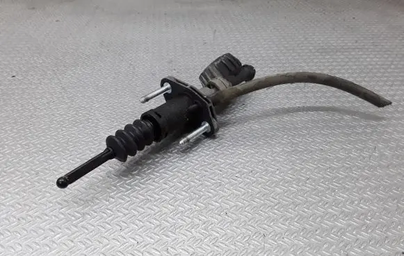 Opel Vectra C Clutch master cylinder 24412670