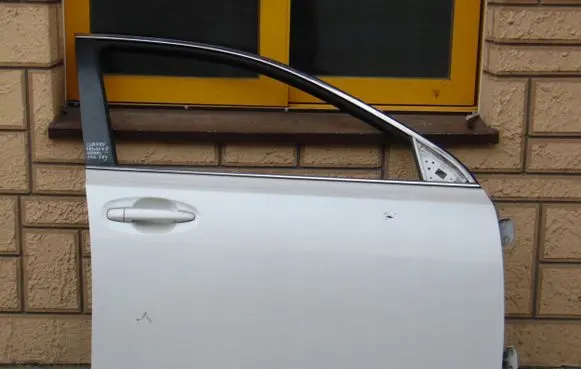 Subaru Legacy Front door