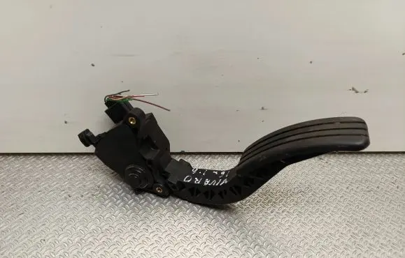 Renault Trafic III (X82) Accelerator throttle pedal 180020024R