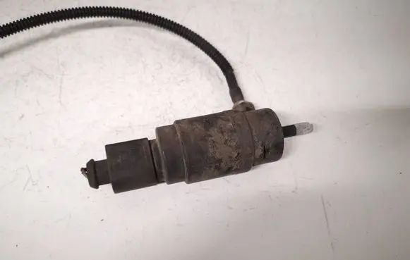 Volkswagen PASSAT B7 Windscreen/windshield washer pump 1K5955651