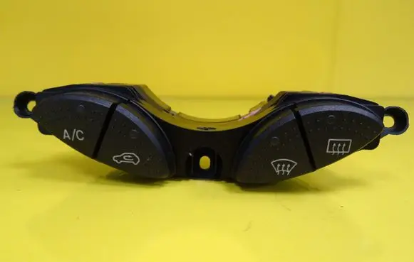 Ford Focus Windscreen/window heater switch 98AG19A945CG