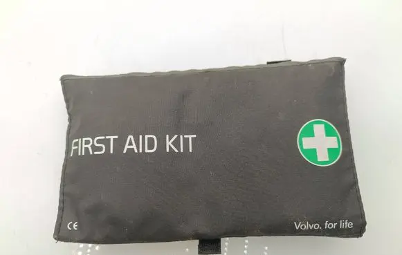 Volvo V60 First aid kit FA20031306730 10041402 201704