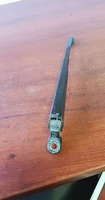 Rear wiper blade arm