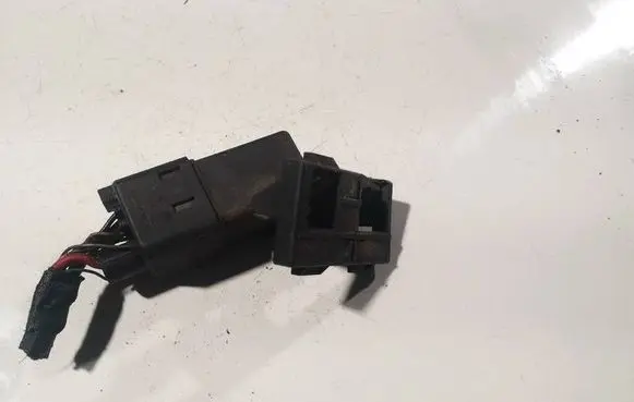 Skoda Octavia Mk2 (1Z) Glow plug pre-heat relay 038907281d 0522120504