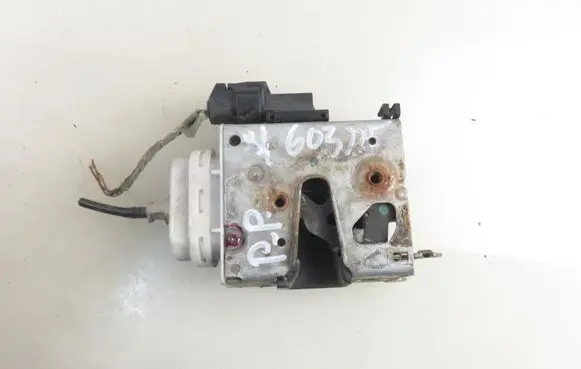 Audi A3 S3 8L Front door lock 8L1837016C