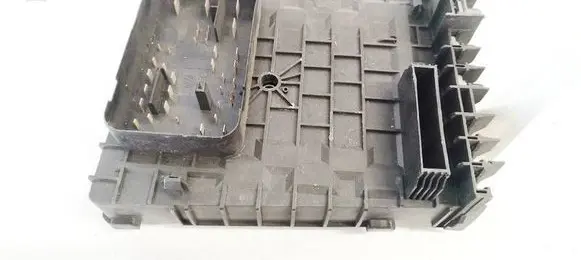 Volkswagen Touran I Fuse box set 1K0937125A