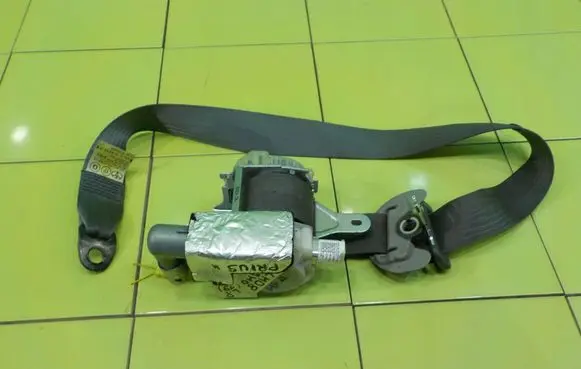 Toyota Prius (XW20) Front seatbelt 7L8230P TP171